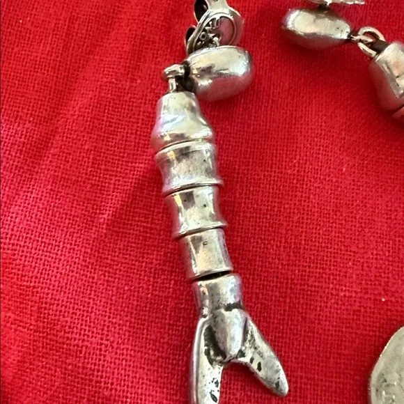 UNO de 50 Metallic Fishbone Earrings - Picture 2 of 3